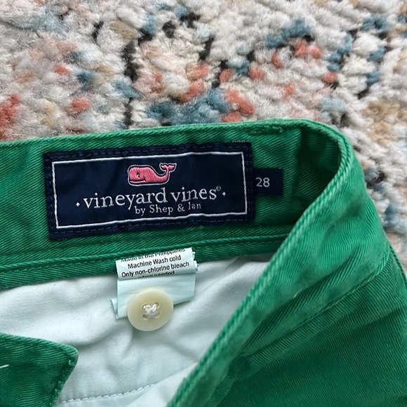 Vineyard vines shorts - Picture 2 of 3